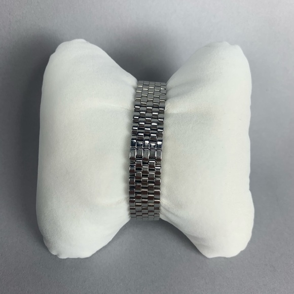 gucci watch - Picture 2 of 4